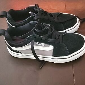 Vans shoes size 2 (big boy)